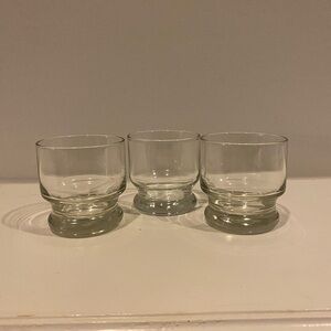 Martini Beverage‎ Bar Serving 3 Glasses